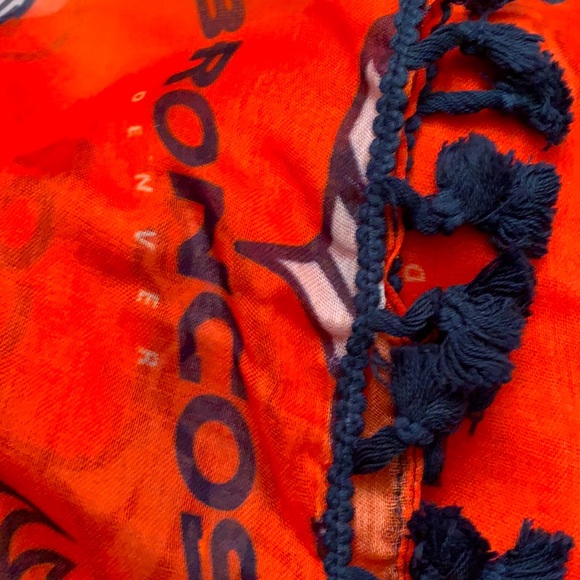 ⭐️NWT🏈NFL Denver BRONCOS Infinity Scarf with Fringe🐴 - Picture 7 of 7